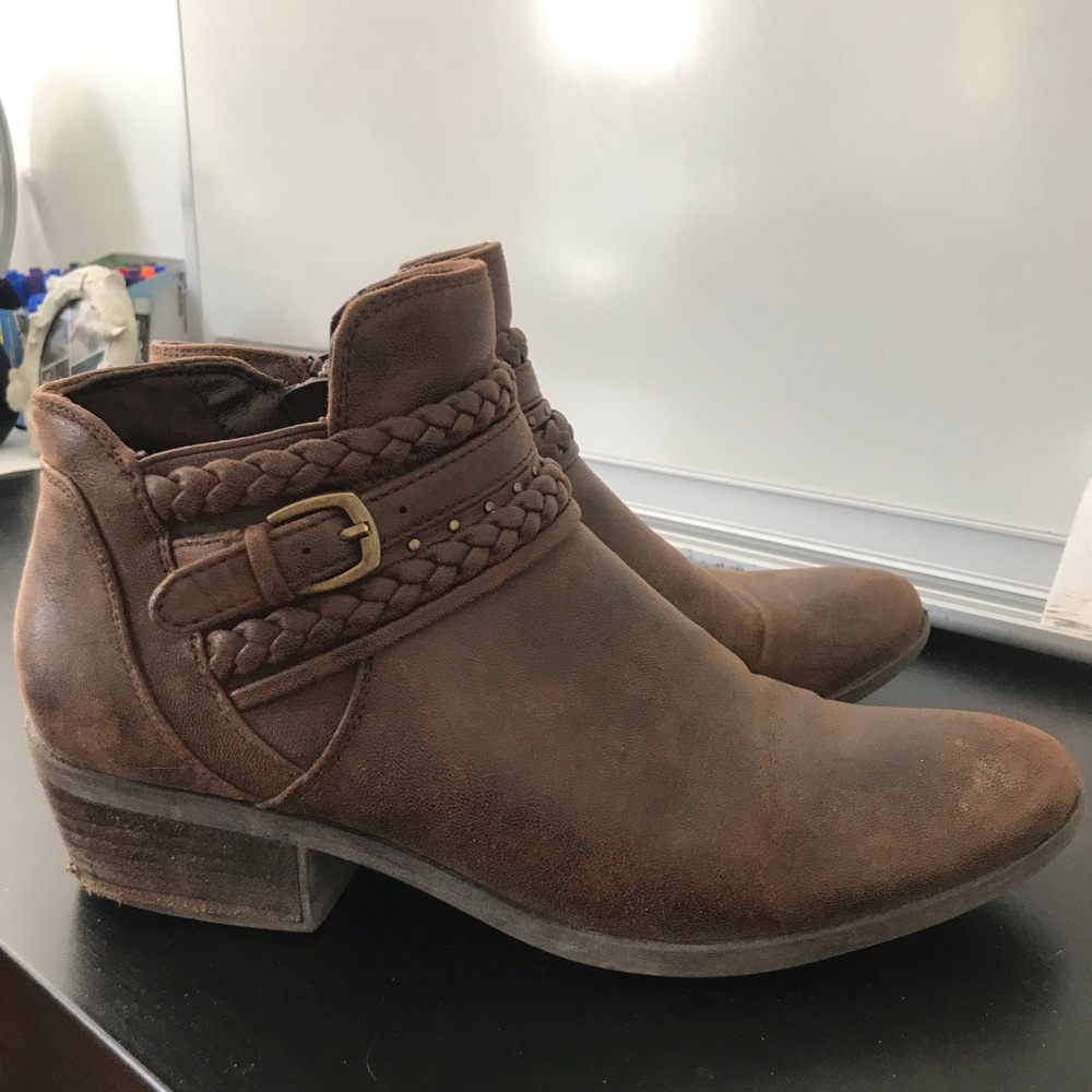 Brown BareTrap Giles Ankle Booties